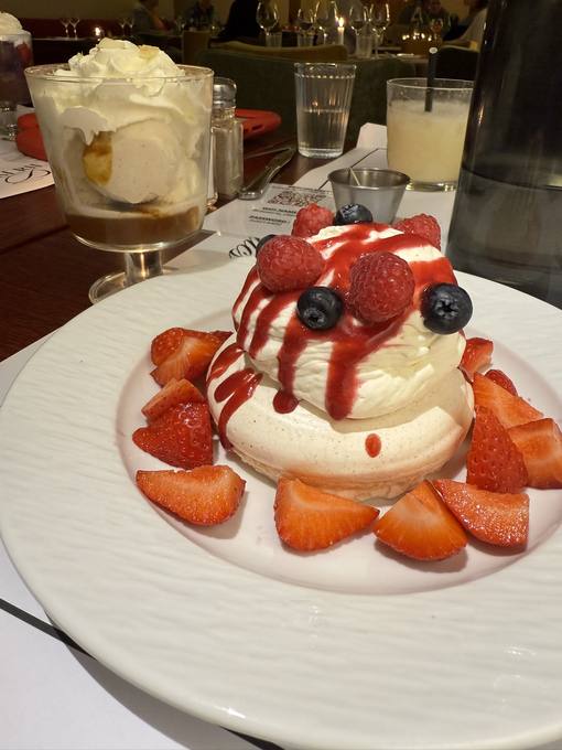 strawberry pavlova