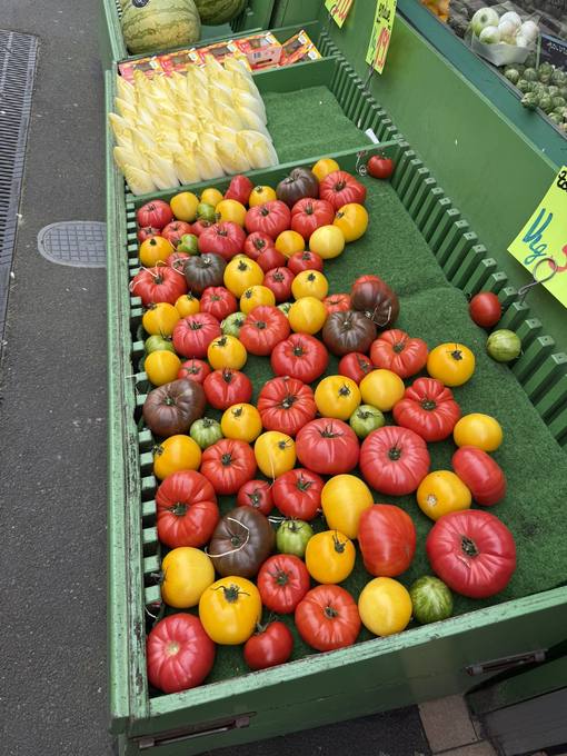 market tomatoes
